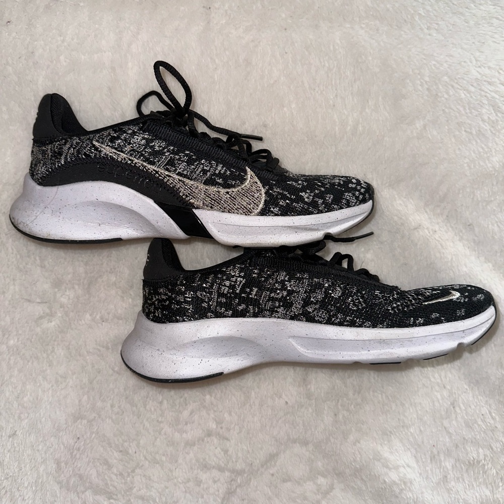 NIKE Womens Black And White Move‎ To Zero Lace Up Trainers Shoes EU 39.5 UK 6.5